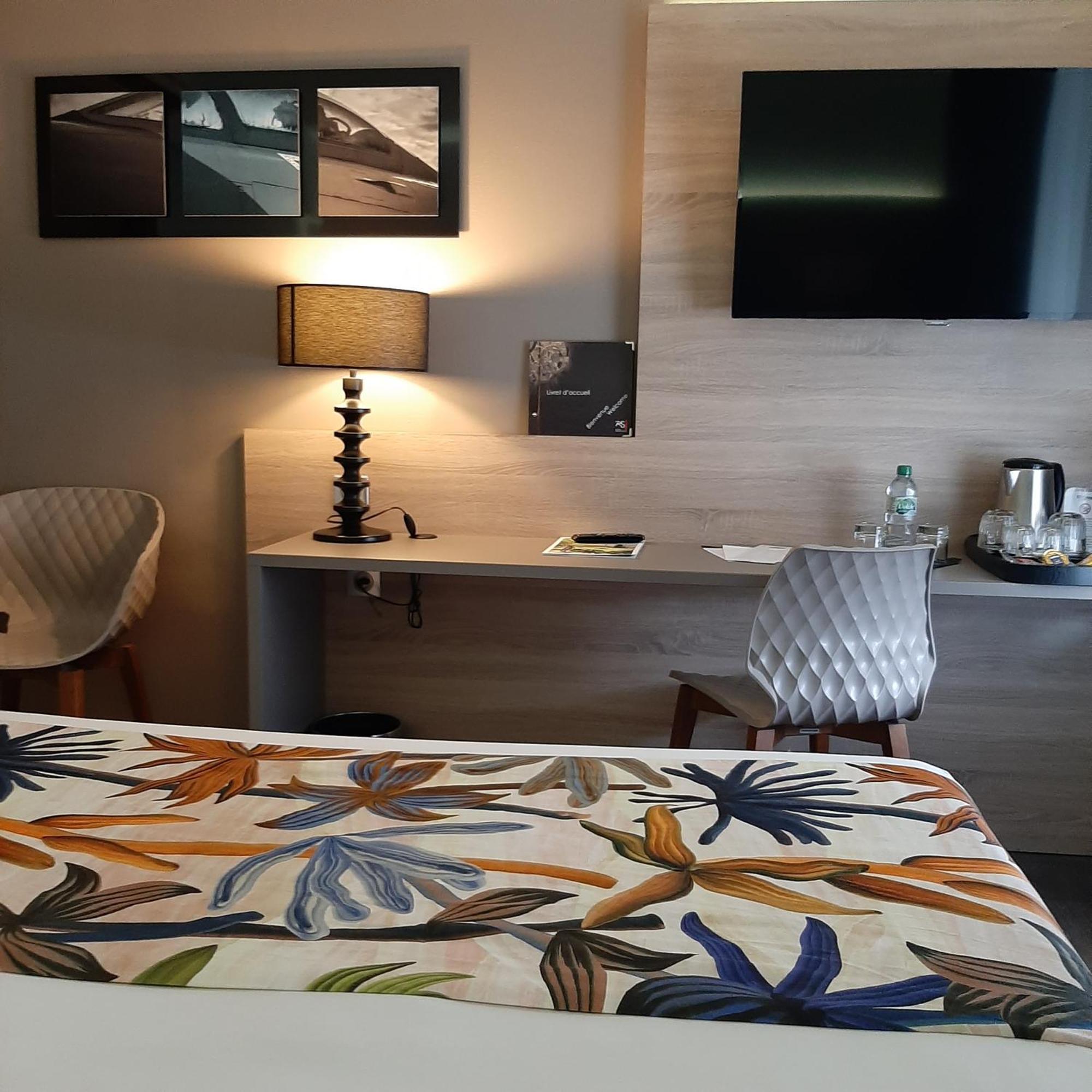 Logis Hotel Relais Saint Jacques - Chateauroux Deols Екстер'єр фото